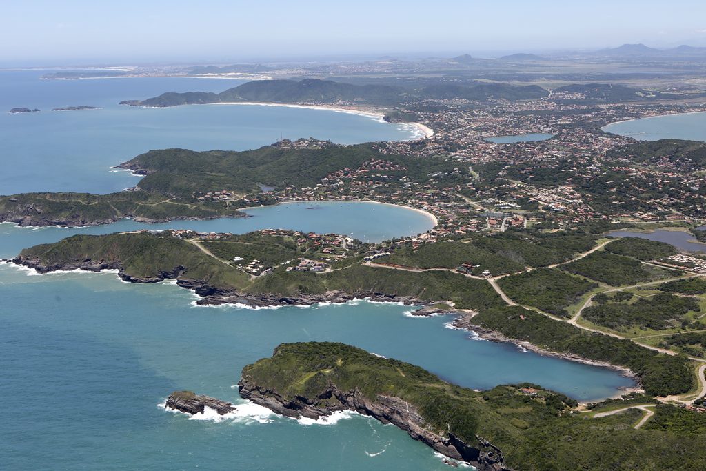 Vista aérea de las playas y la costa de Búzios, Brasil