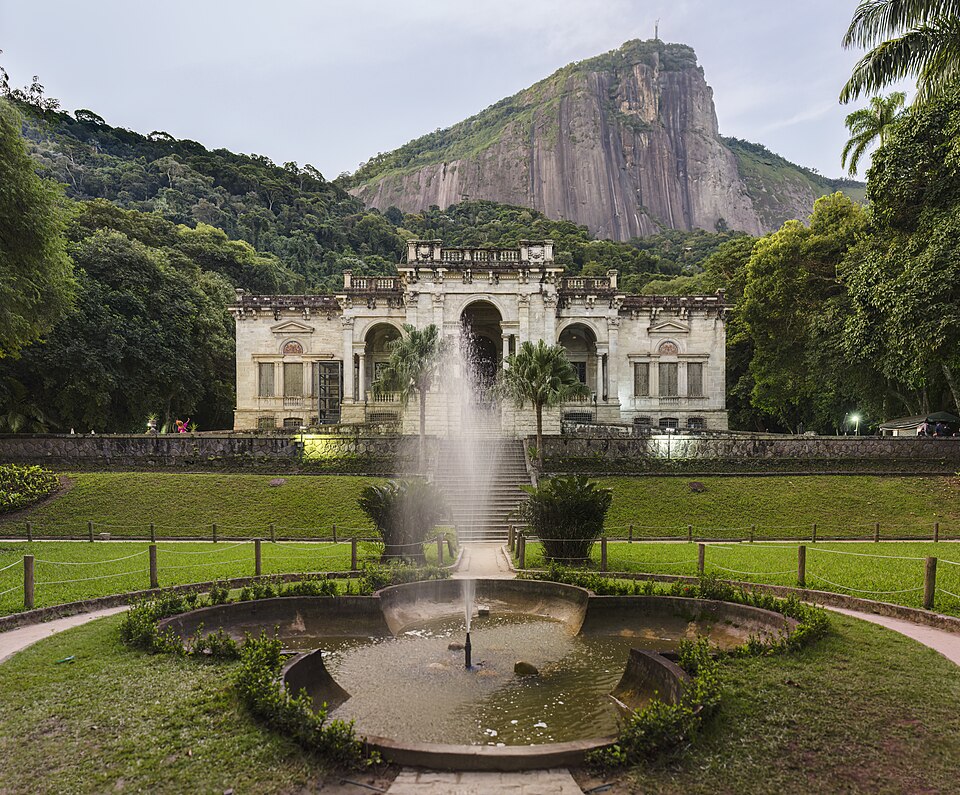 Patio y arquitectura del Parque Lage al pie del Corcovad