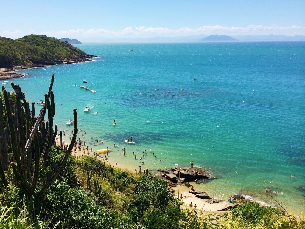Playa de João Fernandes en Búzios con aguas transparentes