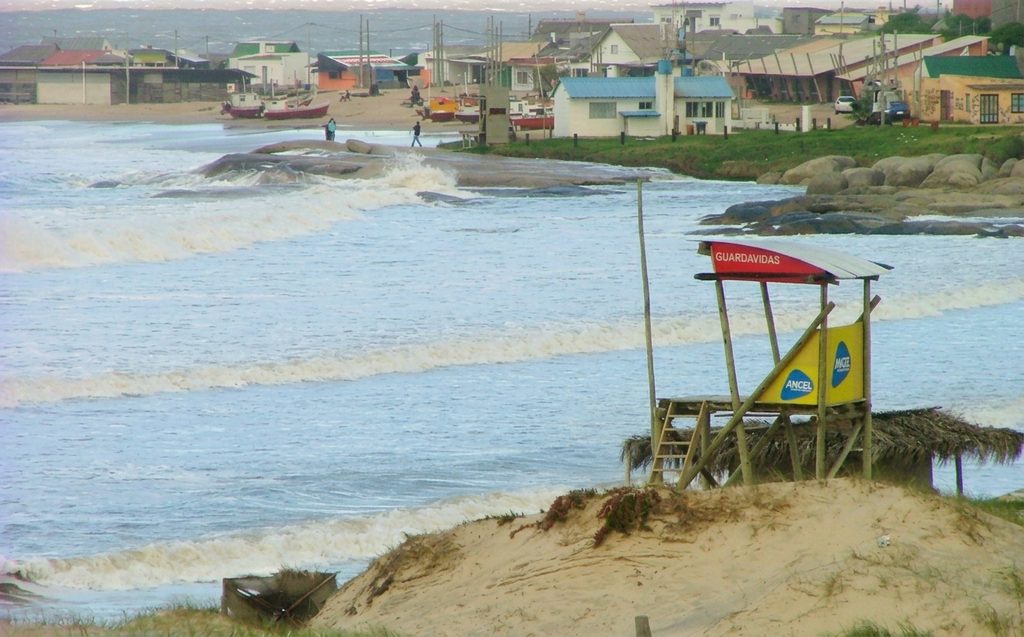Paisaje costero de Punta del Diablo en Rocha, Uruguay